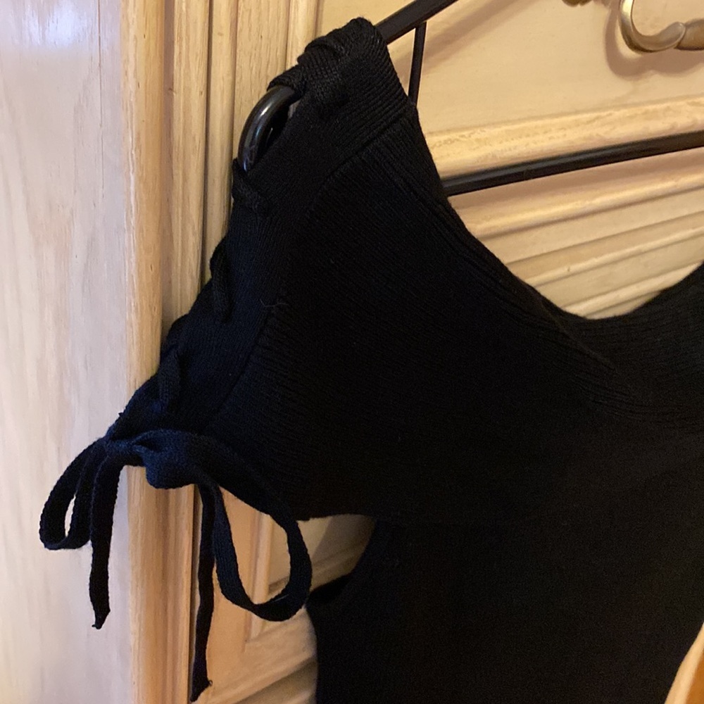Express Off The Shoulder Top - Picture 3 of 7